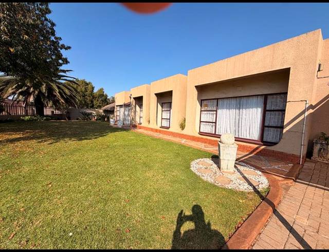 3 BEDROOM HOUSE FOR SALE IN GOLF PARK